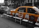 USA-NY-taxi-chaises-jaune
